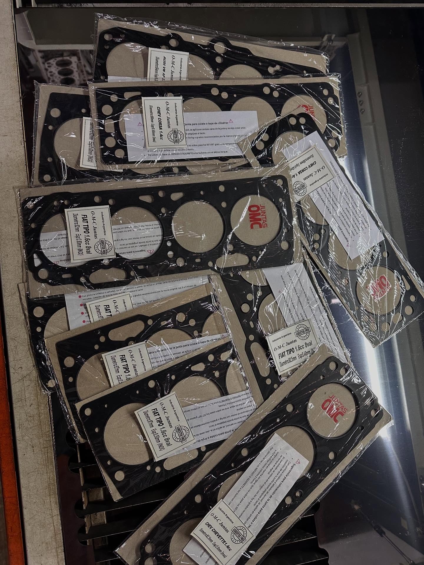 Variedad de juntas de alto rendimiento, incluyendo cobre y multilámina.